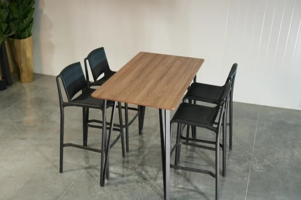שולחן בר עם 4 כיסאות